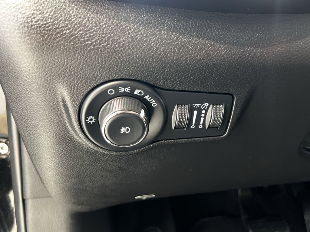 Used 2022 Jeep Compass Limited image 13