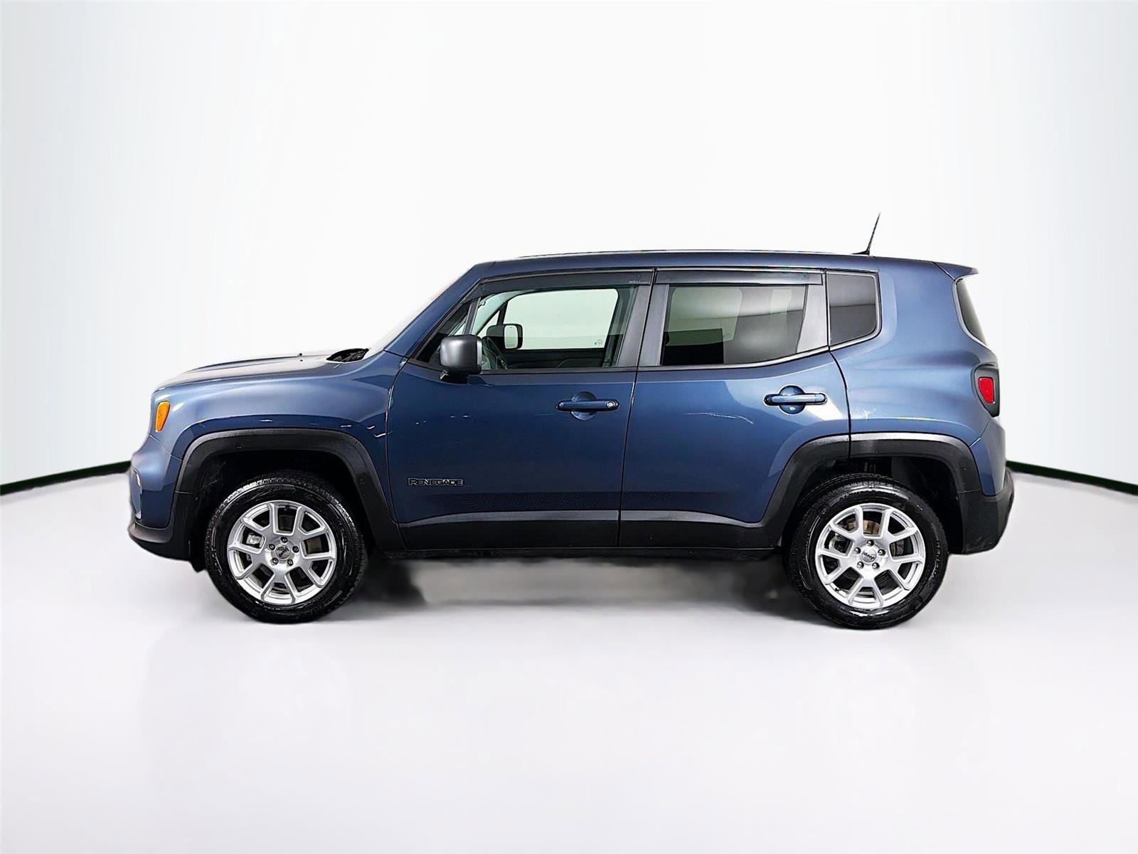 Used 2023 Jeep Renegade Latitude AWD/4WD image 4