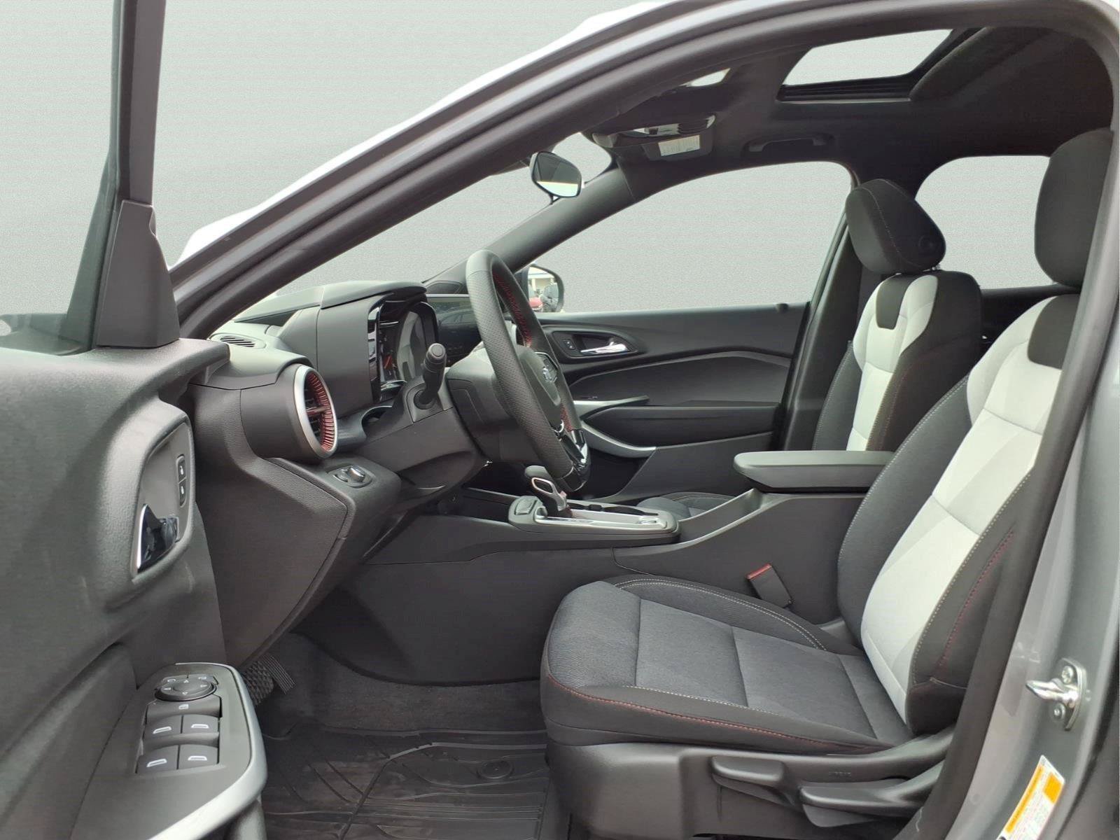New 2026 Chevrolet Trax RS w/ Sunroof Package FWD image 15