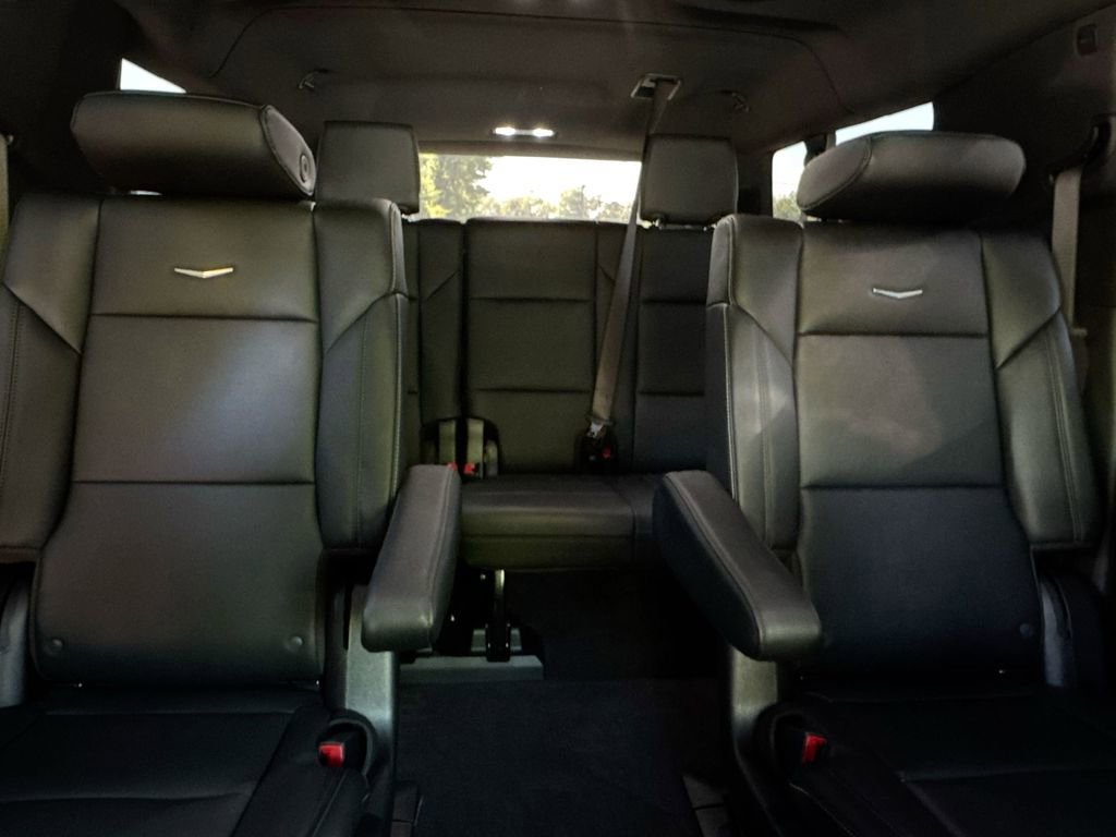 Used 2025 Cadillac Escalade ESV Luxury image 34
