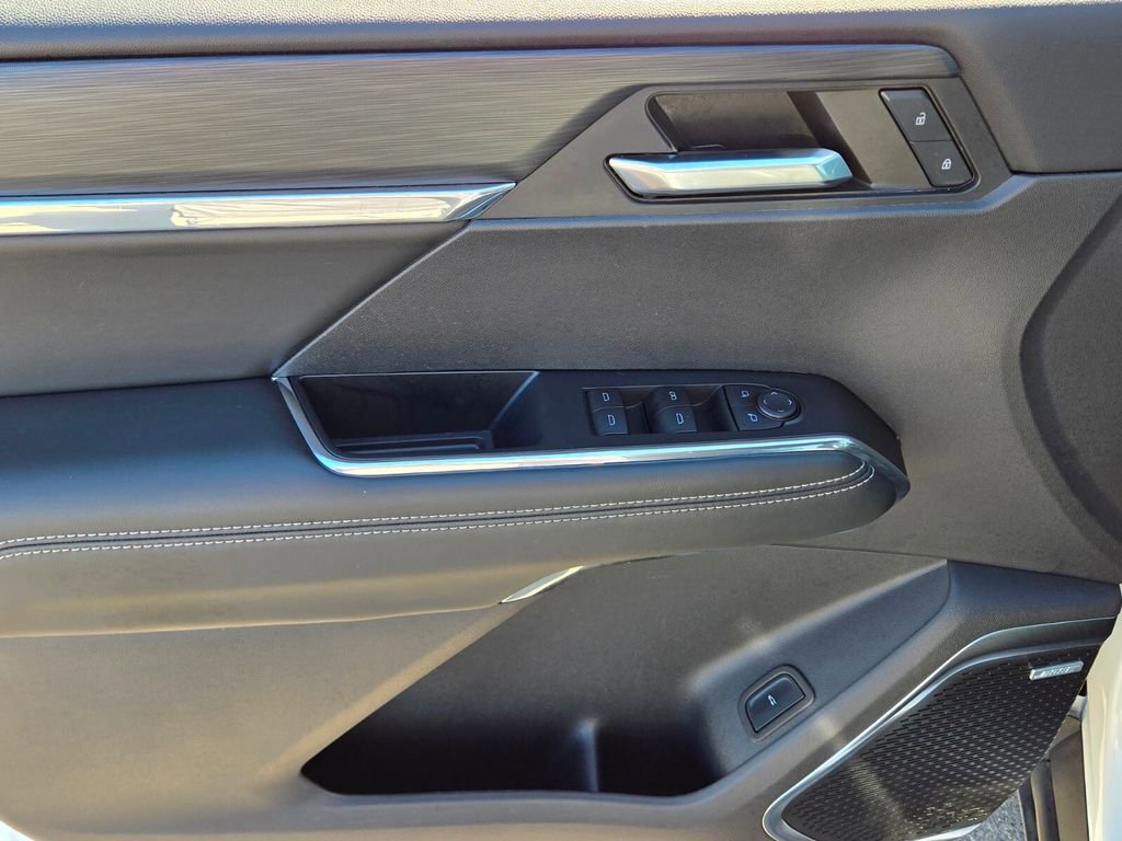 Used 2024 GMC Acadia Elevation image 16