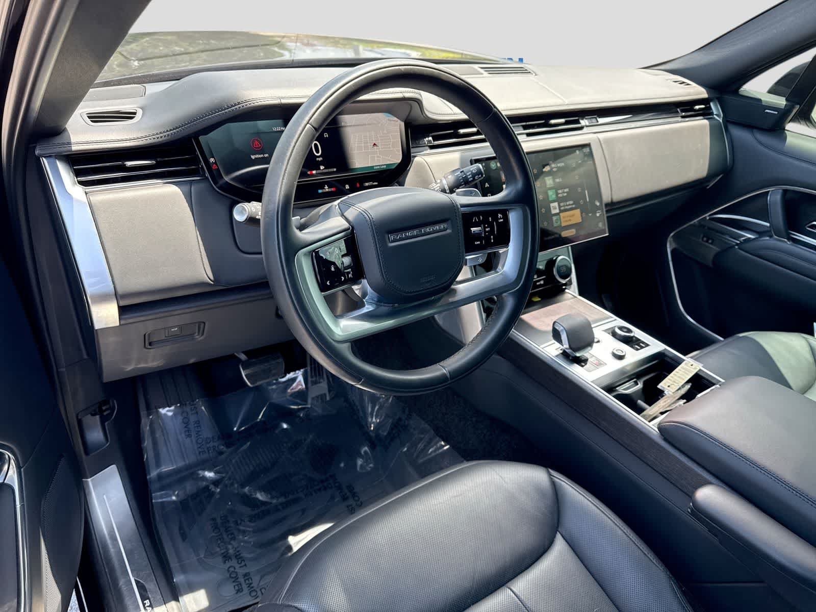 Used 2023 Land Rover Range Rover SE AWD/4WD image 2