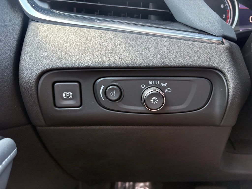 Used 2021 Buick Enclave Essence FWD image 18