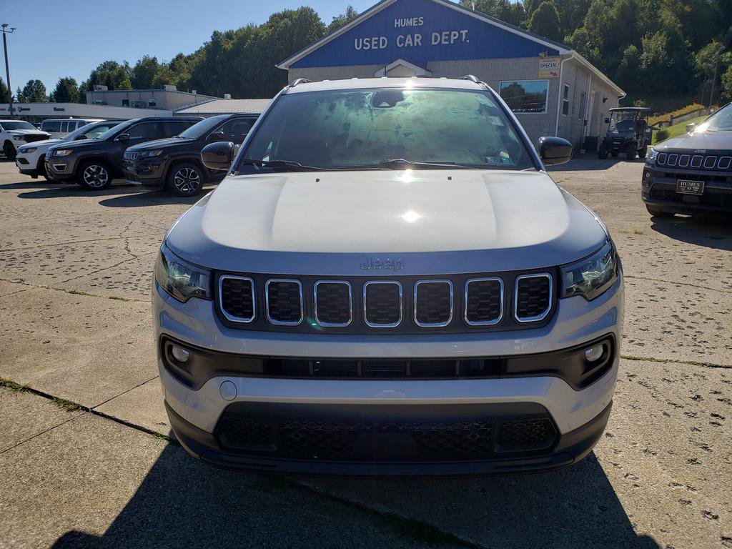 Used 2024 Jeep Compass Latitude AWD/4WD image 9