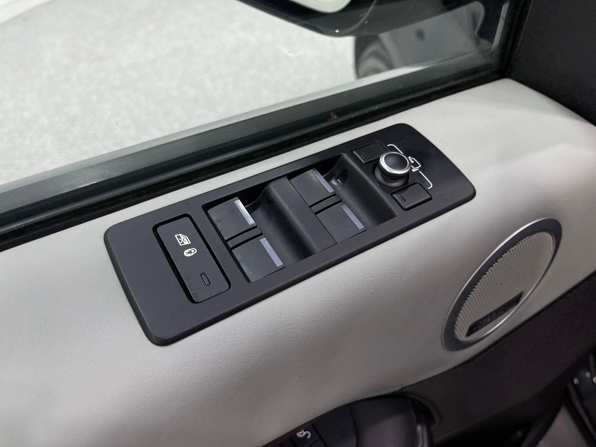 Used 2018 Land Rover Discovery HSE Luxury AWD/4WD image 16
