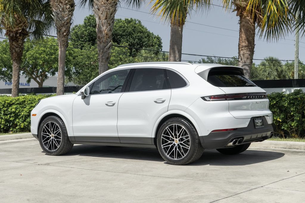 Used 2024 Porsche Cayenne AWD/4WD image 4