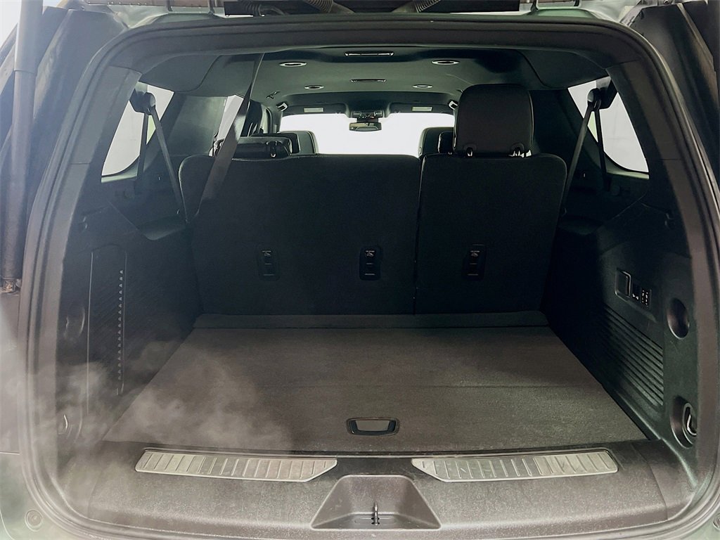 Used 2023 Chevrolet Suburban Premier image 23