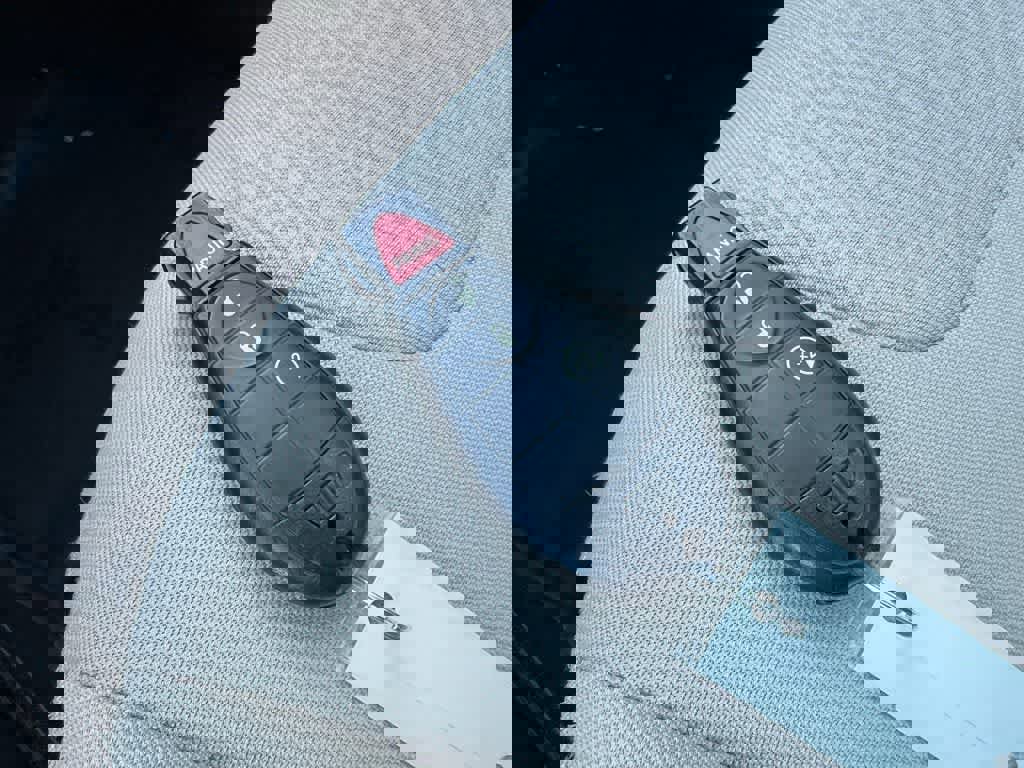 Used 2016 Jeep Cherokee Latitude w/ Cold Weather Group image 39