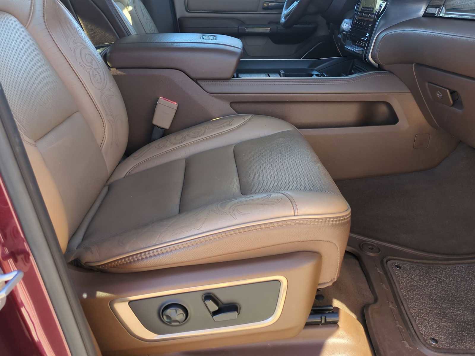 Used 2019 RAM 1500 Laramie Longhorn image 29