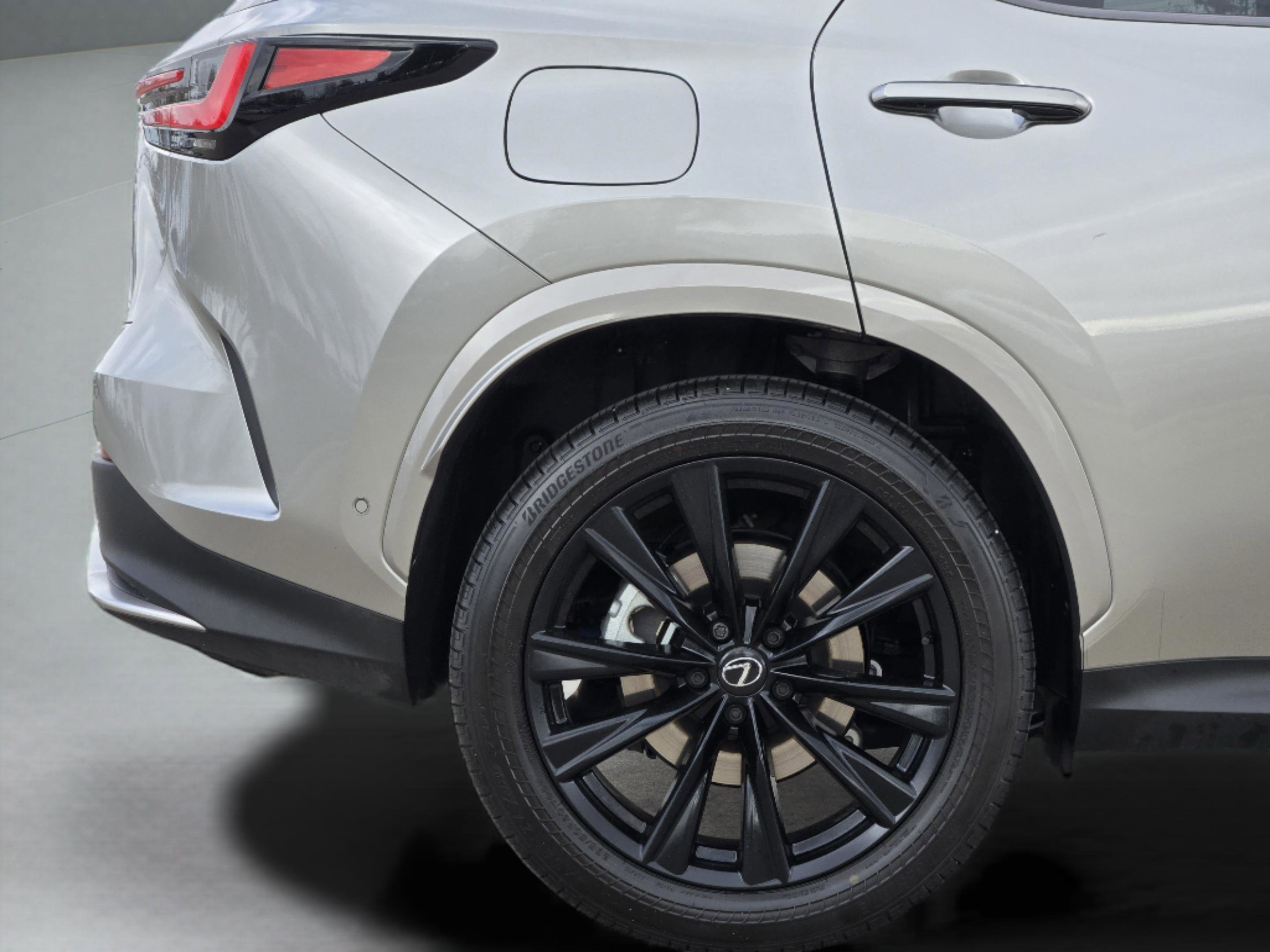 Certified 2025 Lexus NX 450h+ F Sport w/ Accessory Package (K3) image 11