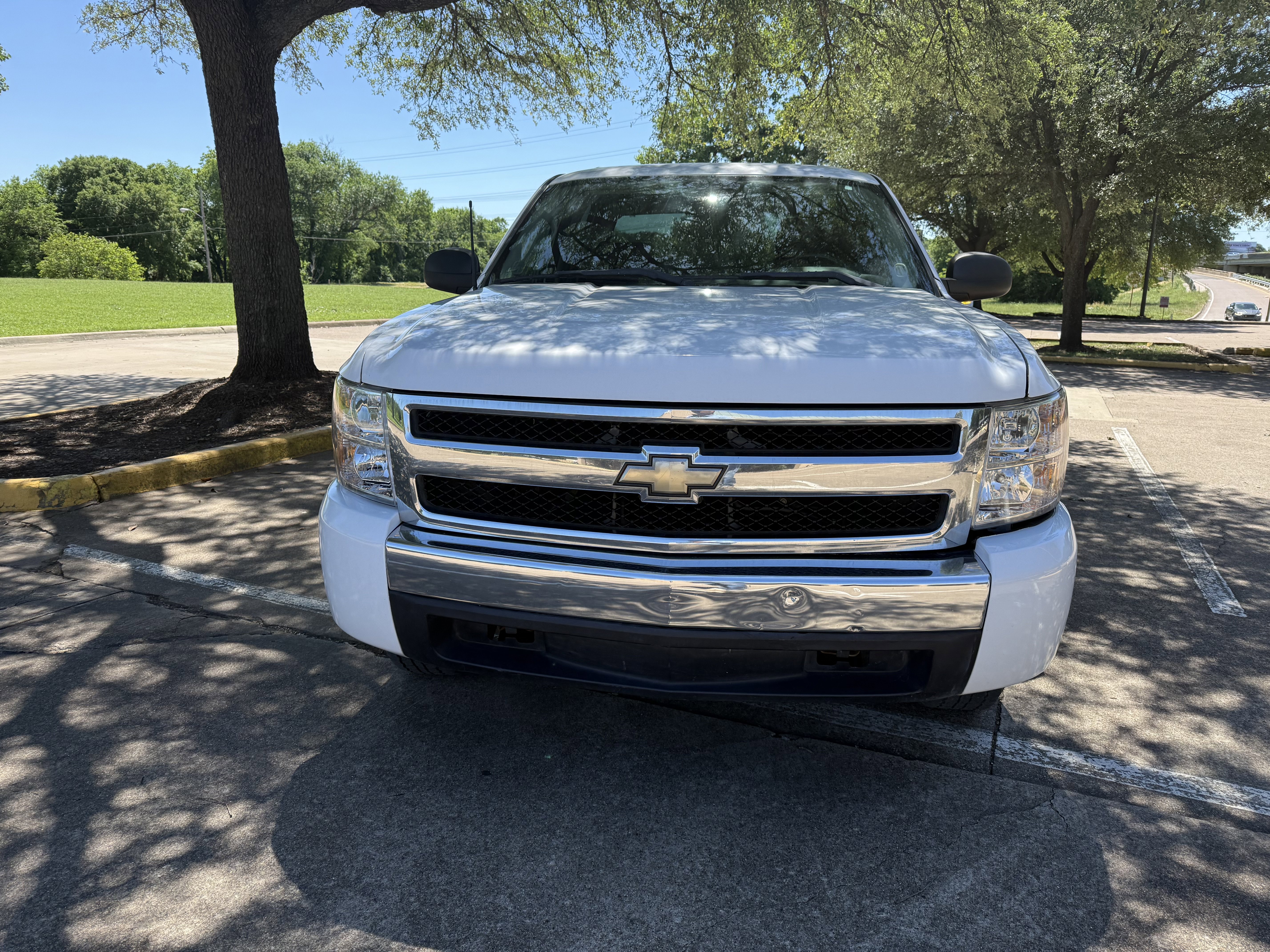 Used 2011 Chevrolet Silverado 1500 LT image 2