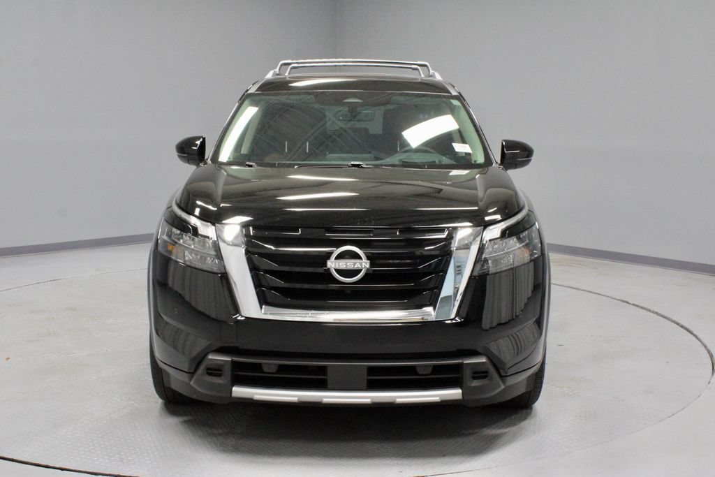 Certified 2025 Nissan Pathfinder Platinum w/ Cargo Package AWD/4WD image 6