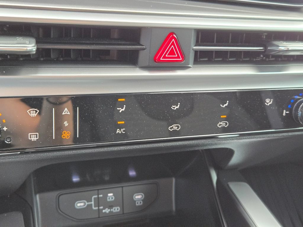 Certified 2025 Kia Sorento LX FWD image 29