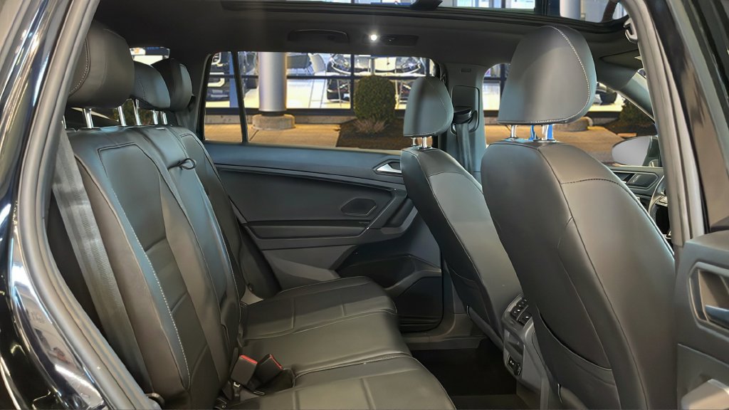 Used 2020 Volkswagen Tiguan SE R-Line AWD/4WD image 20