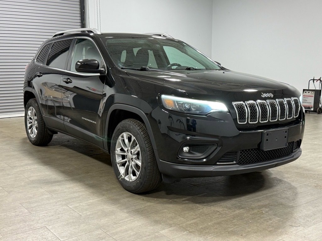 Used 2019 Jeep Cherokee Latitude Plus image 2