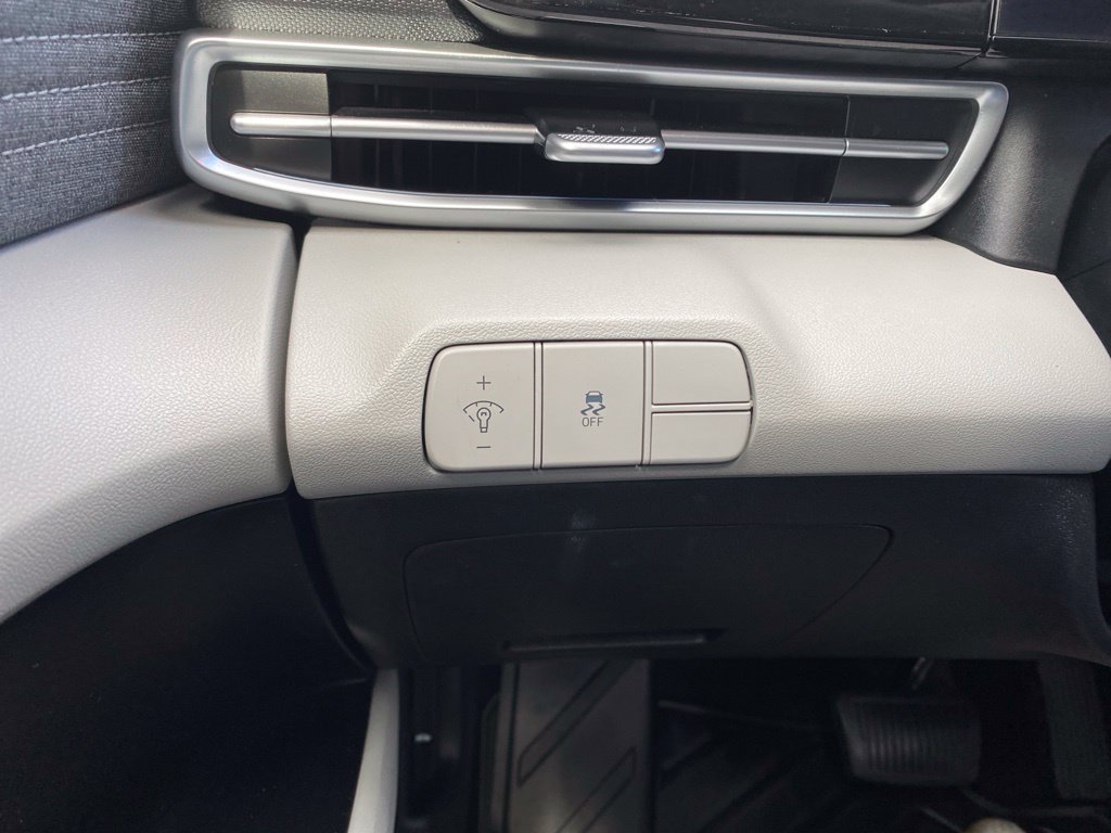Certified 2024 Hyundai Elantra Limited FWD image 22