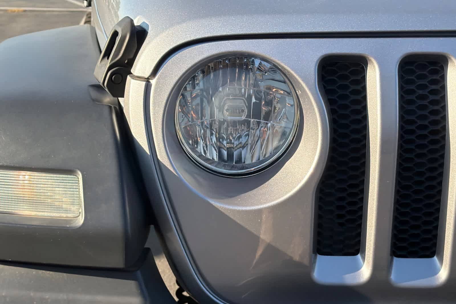 Used 2018 Jeep Wrangler Unlimited Sport AWD/4WD image 7