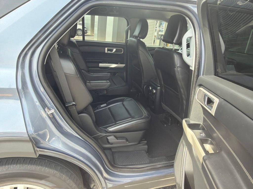 Used 2021 Ford Explorer XLT w/ Equipment Group 202A RWD image 6