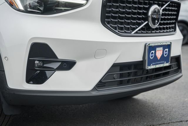 Certified 2024 Volvo XC40 B5 Ultimate w/ Protection Package Premier image 13