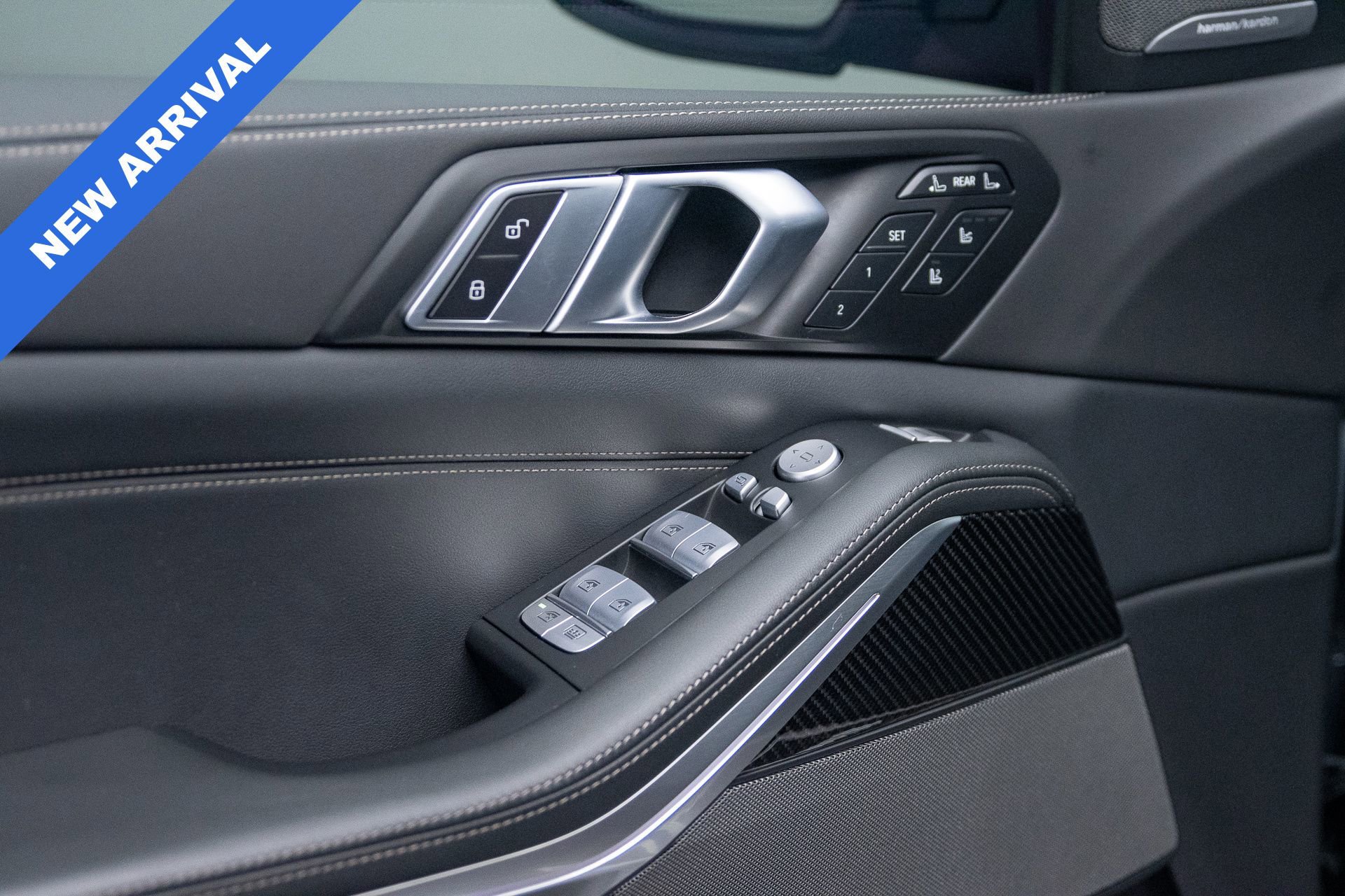 Used 2025 BMW X7 M60i w/ Executive Package image 24