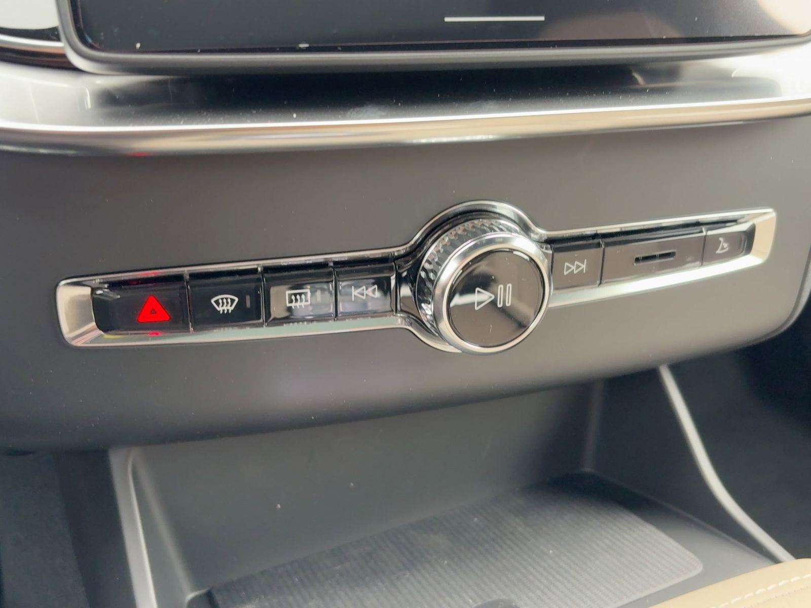 New 2026 Volvo XC90 B6 Ultra image 18