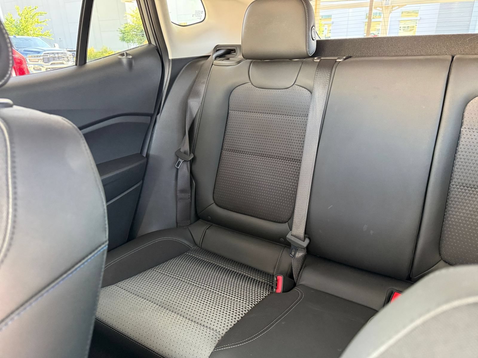 Used 2025 Chevrolet Trax LT FWD image 39