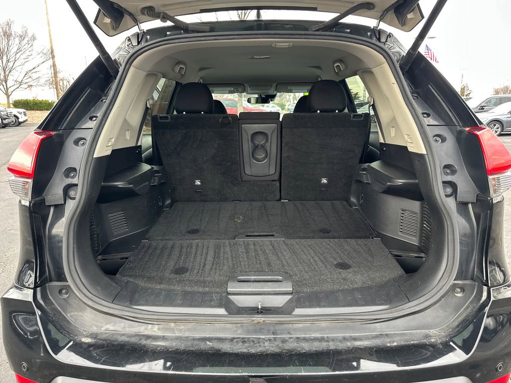 Used 2019 Nissan Rogue SV image 9