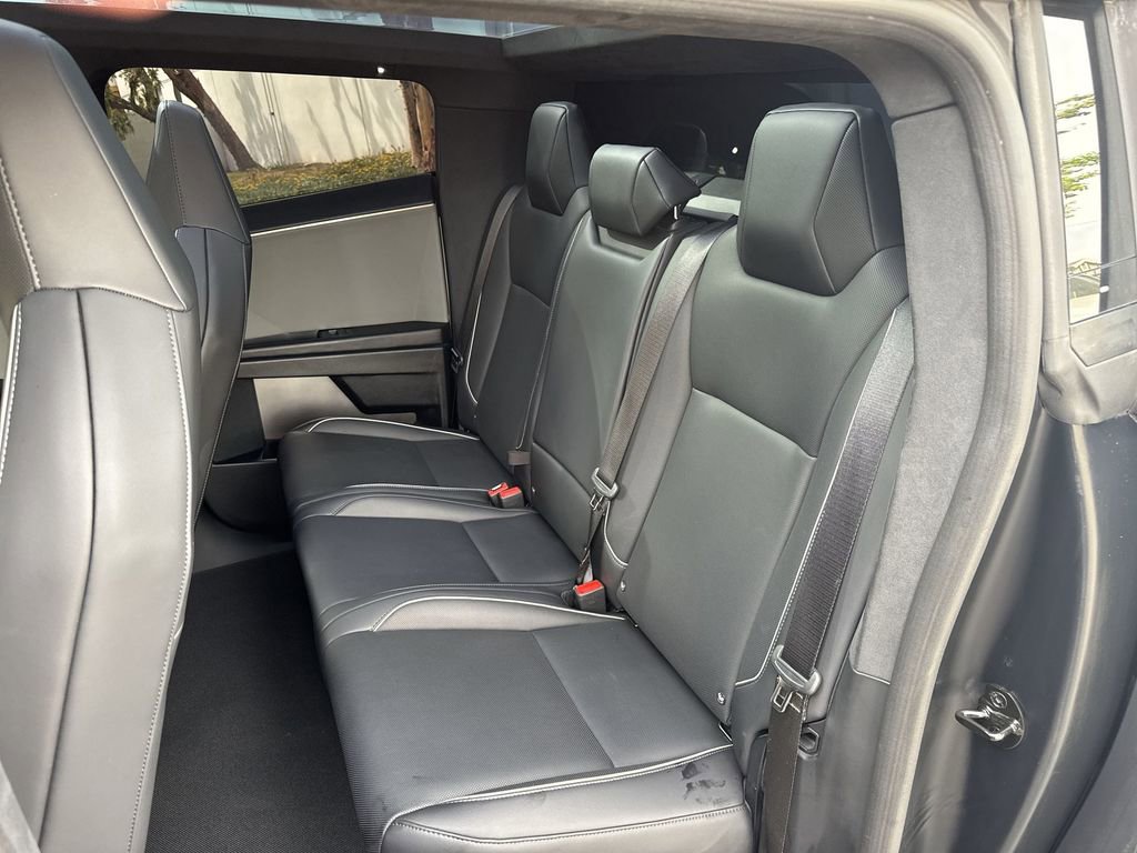 Used 2024 Tesla Cybertruck AWD Crew Cab image 26