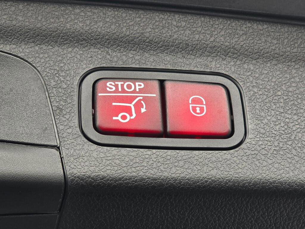 Used 2025 Mercedes-Benz GLE 450e 4MATIC image 23