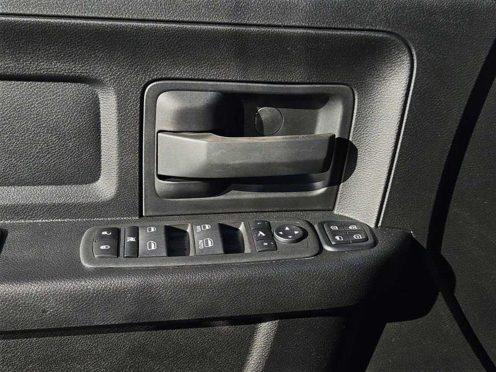 Used 2024 RAM 2500 Tradesman w/ Chrome Appearance Group image 26