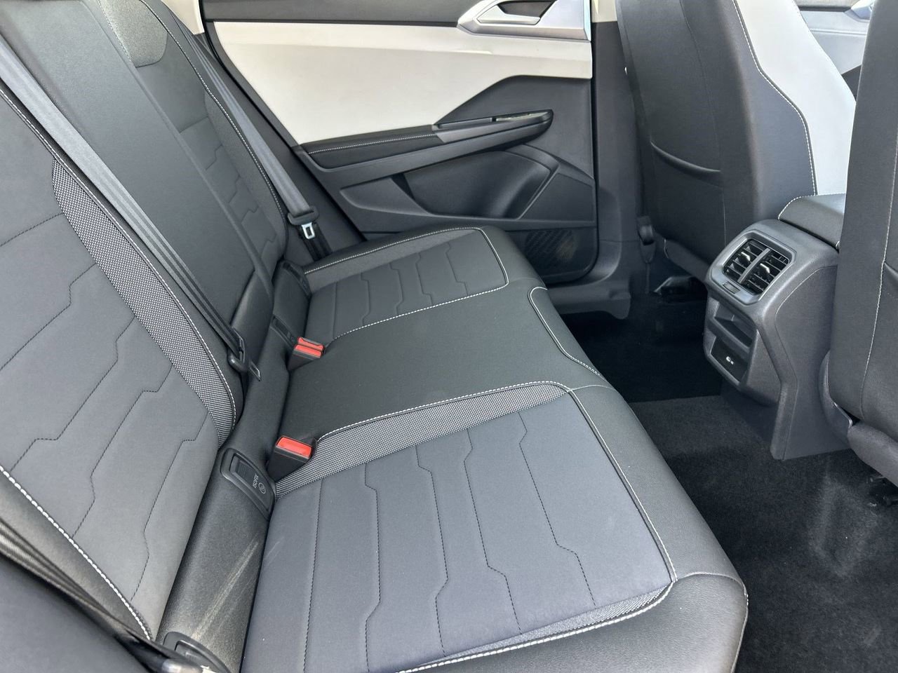 New 2026 Volkswagen Taos SE image 9