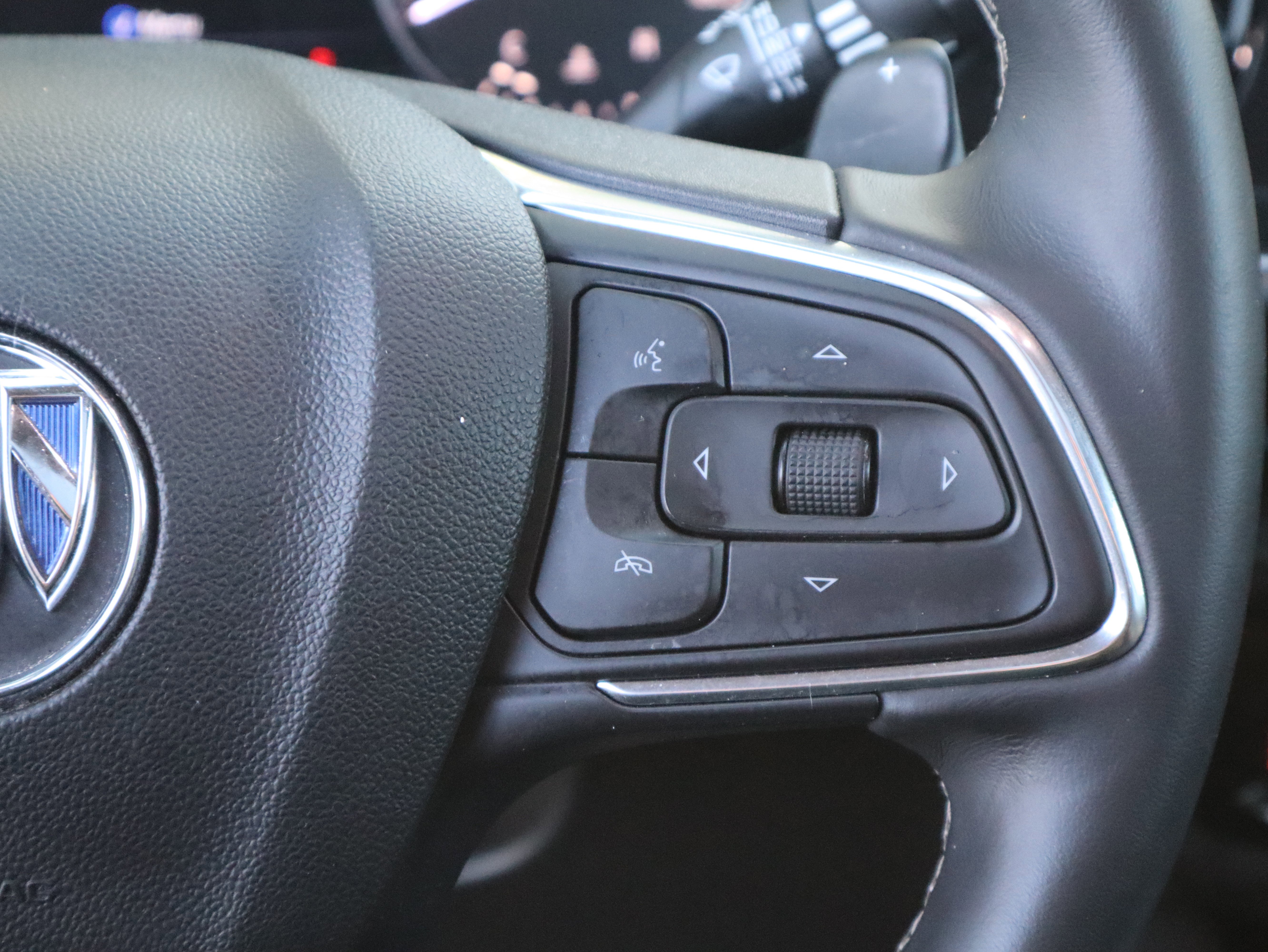 Used 2023 Buick Envision Essence w/ Sport Touring Package image 27