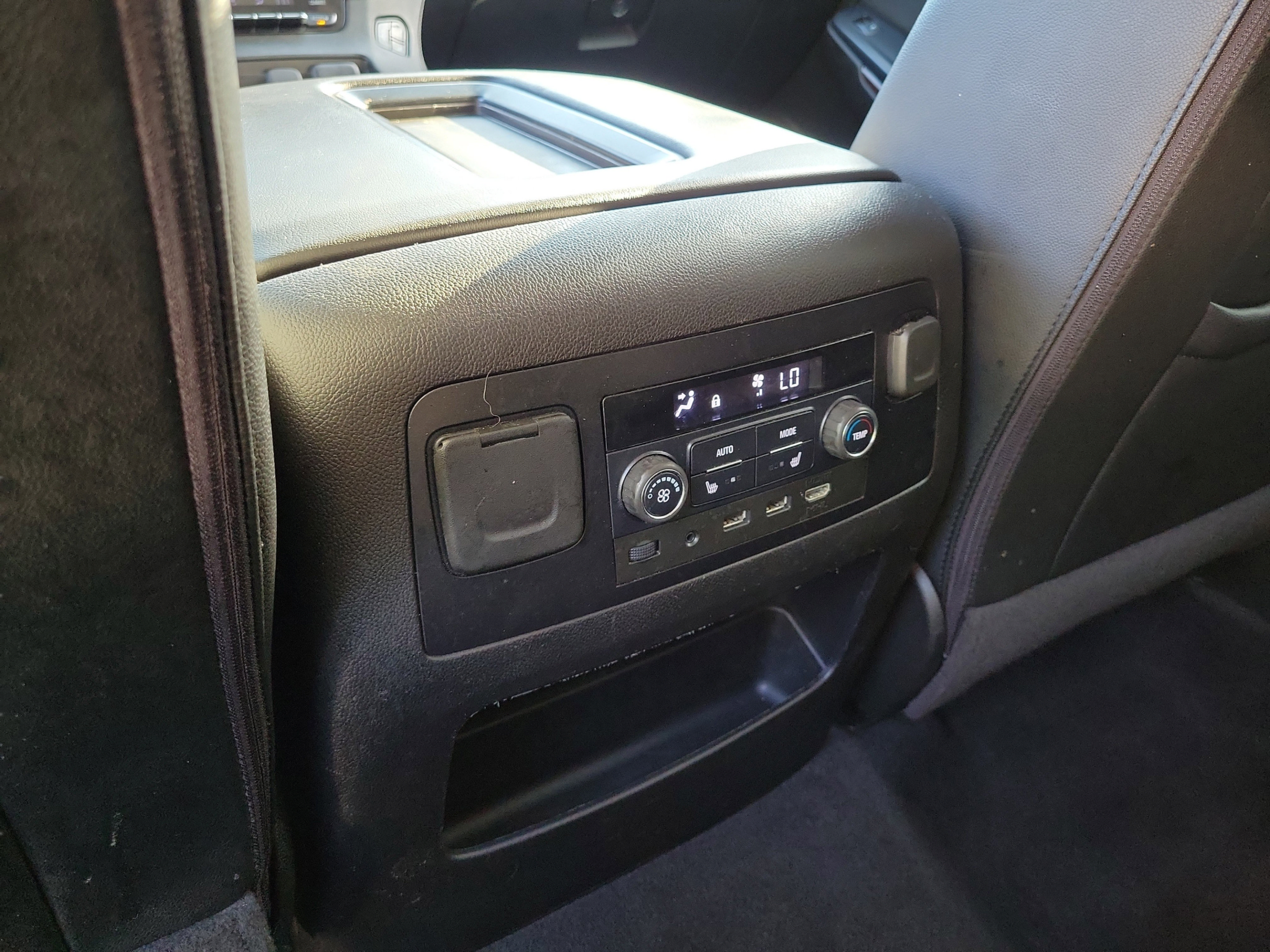 Used 2020 GMC Yukon SLT w/ Open Road Package RWD image 13