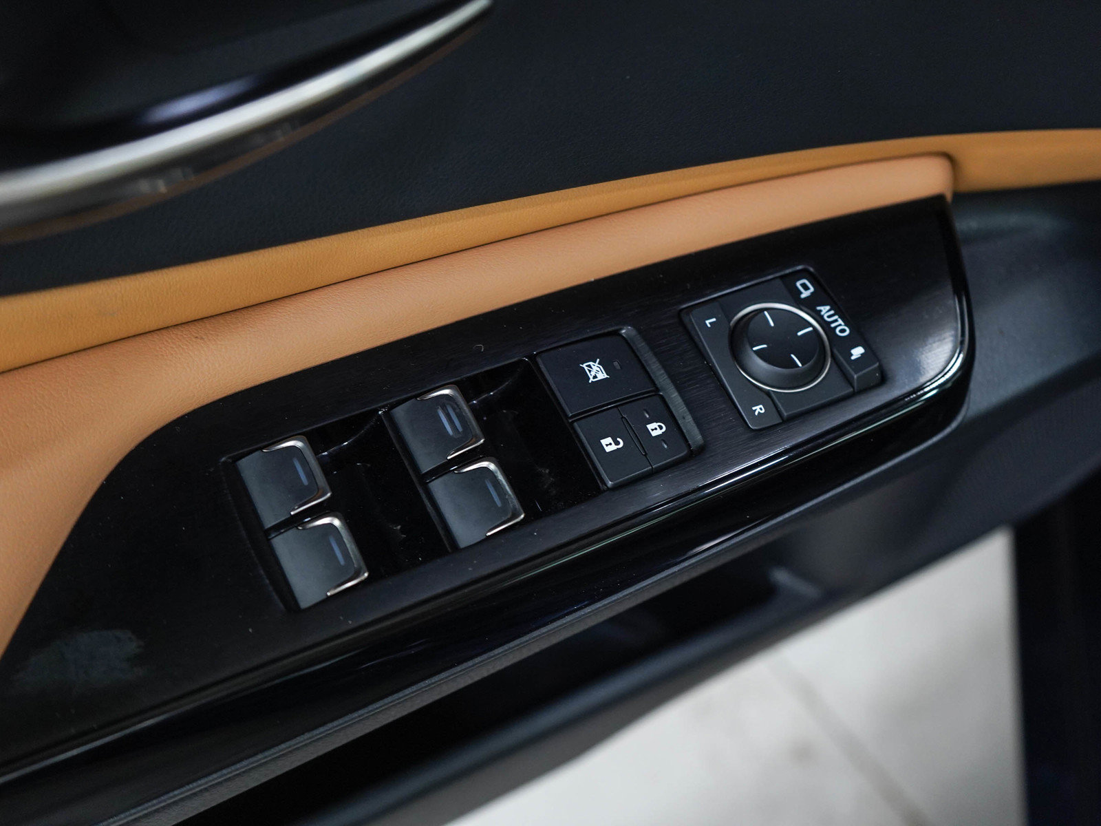Used 2024 Lexus ES 300h FWD image 19