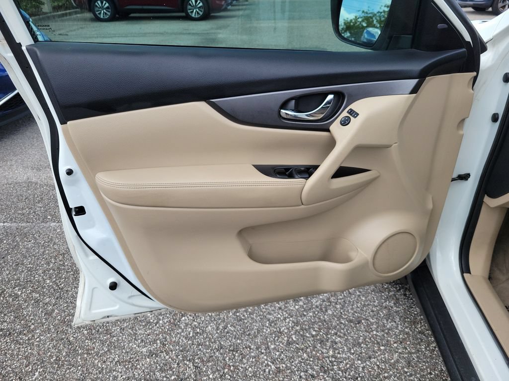 Used 2015 Nissan Rogue SV w/ SV Premium Package FWD image 16