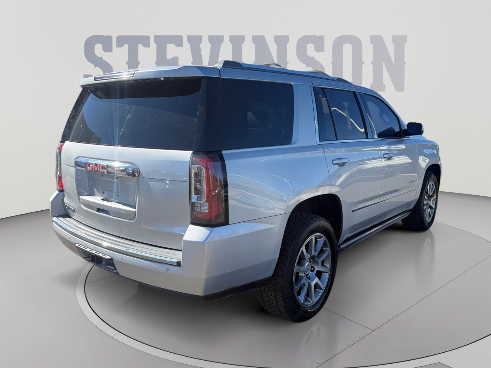 Used 2015 GMC Yukon Denali w/ Premium Package AWD/4WD image 5