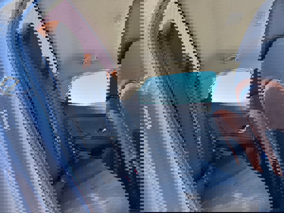 Used 2022 Hyundai Elantra SE image 18