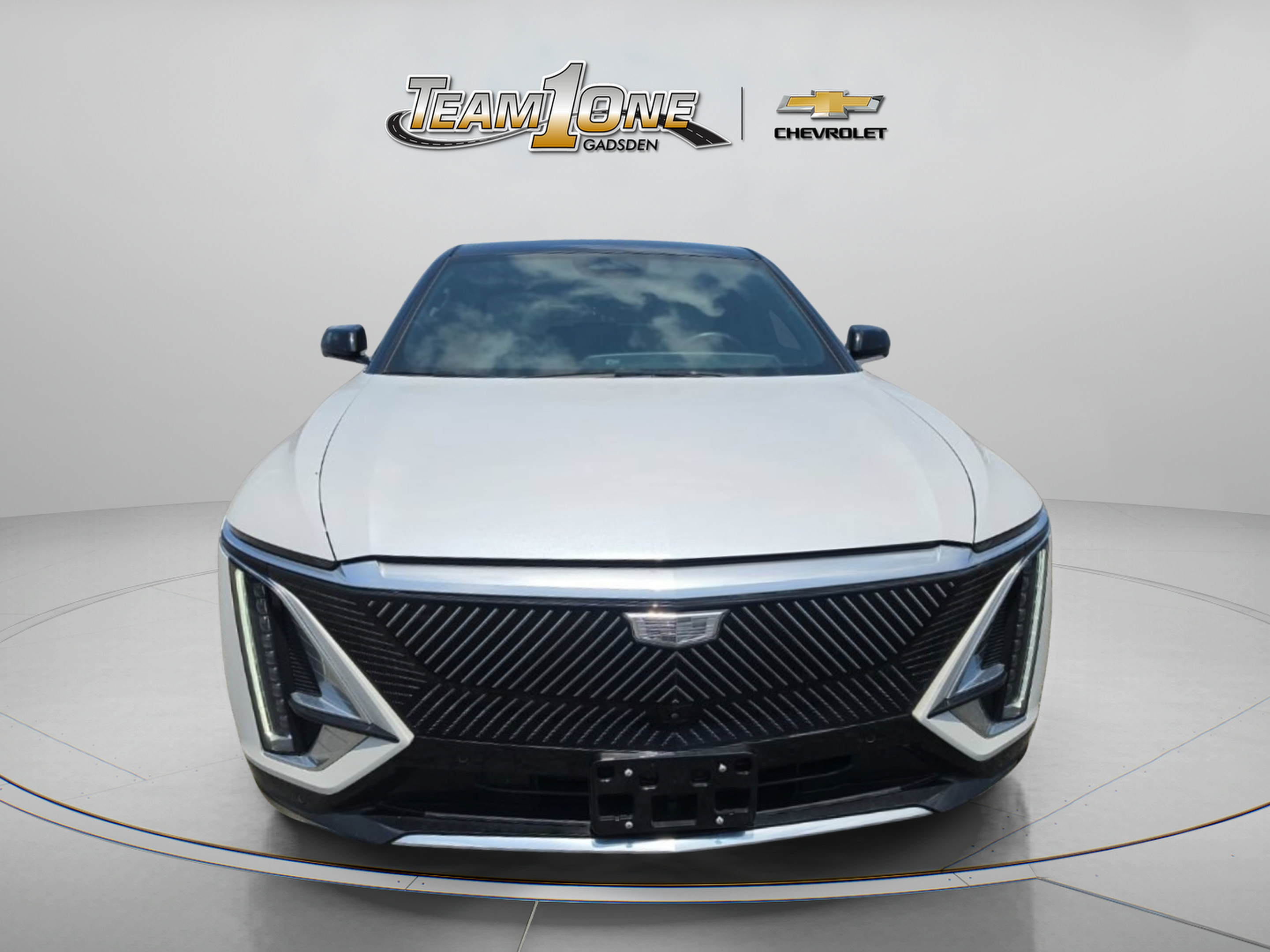 Used 2025 Cadillac Lyriq Luxury w/ LPO, Floor Liner Package AWD/4WD image 2