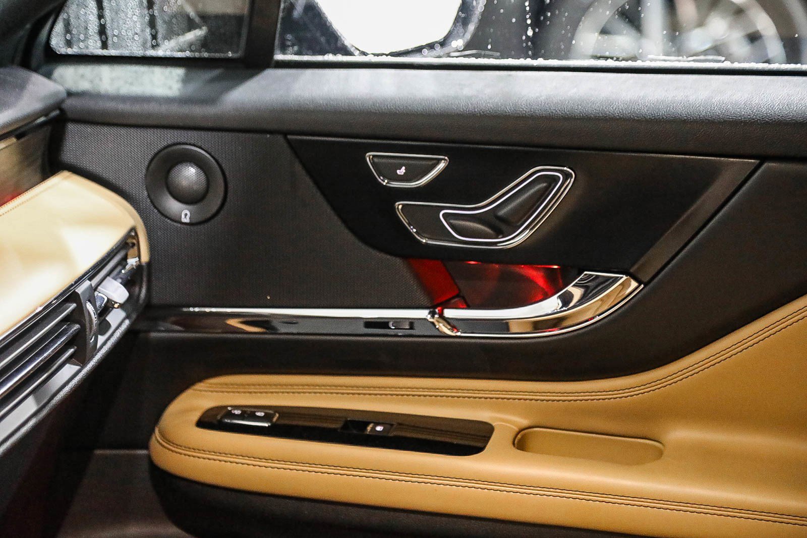 Used 2020 Lincoln Corsair Reserve w/ Equipment Group 201A image 21