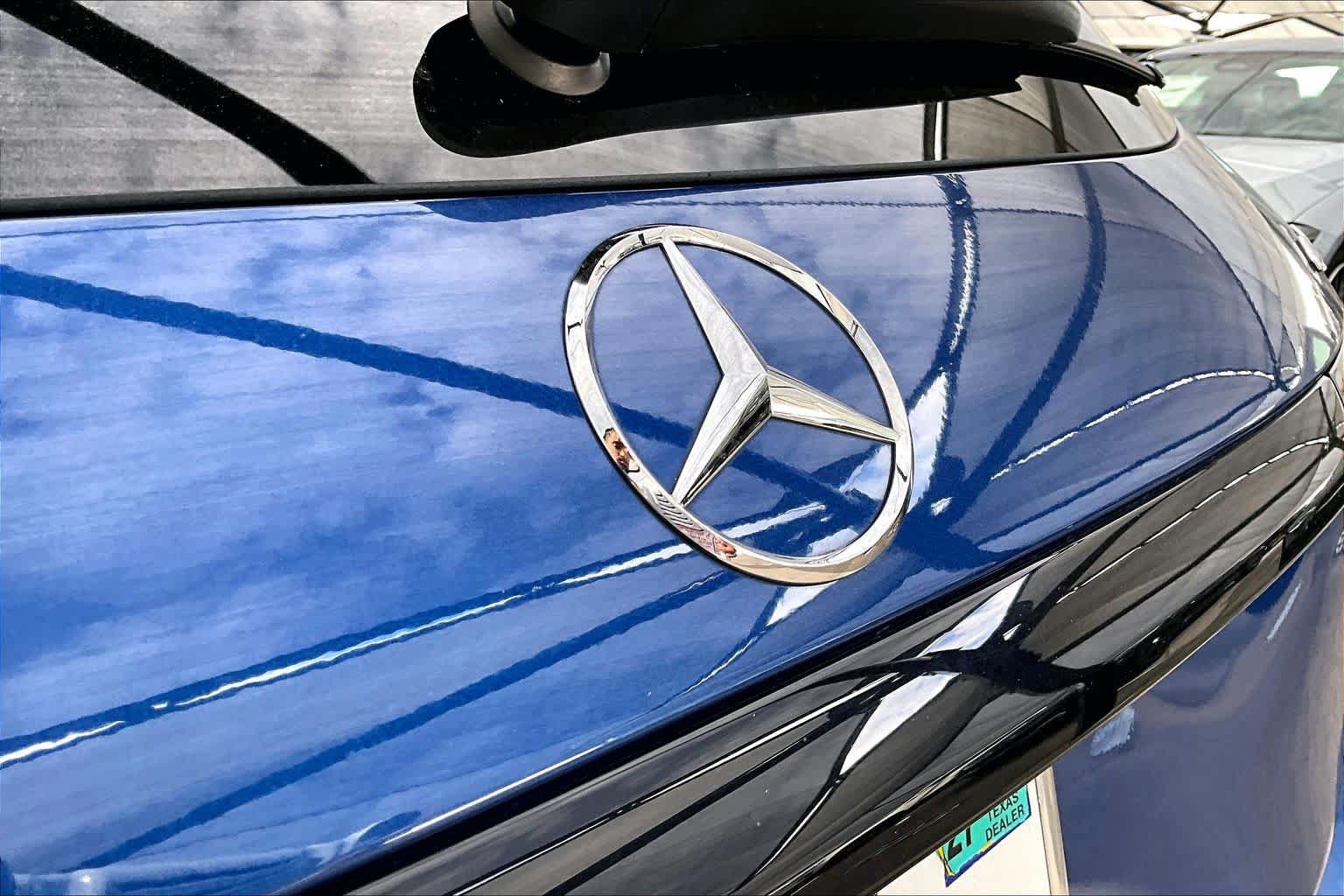 Used 2025 Mercedes-Benz GLC 350e 4MATIC image 10