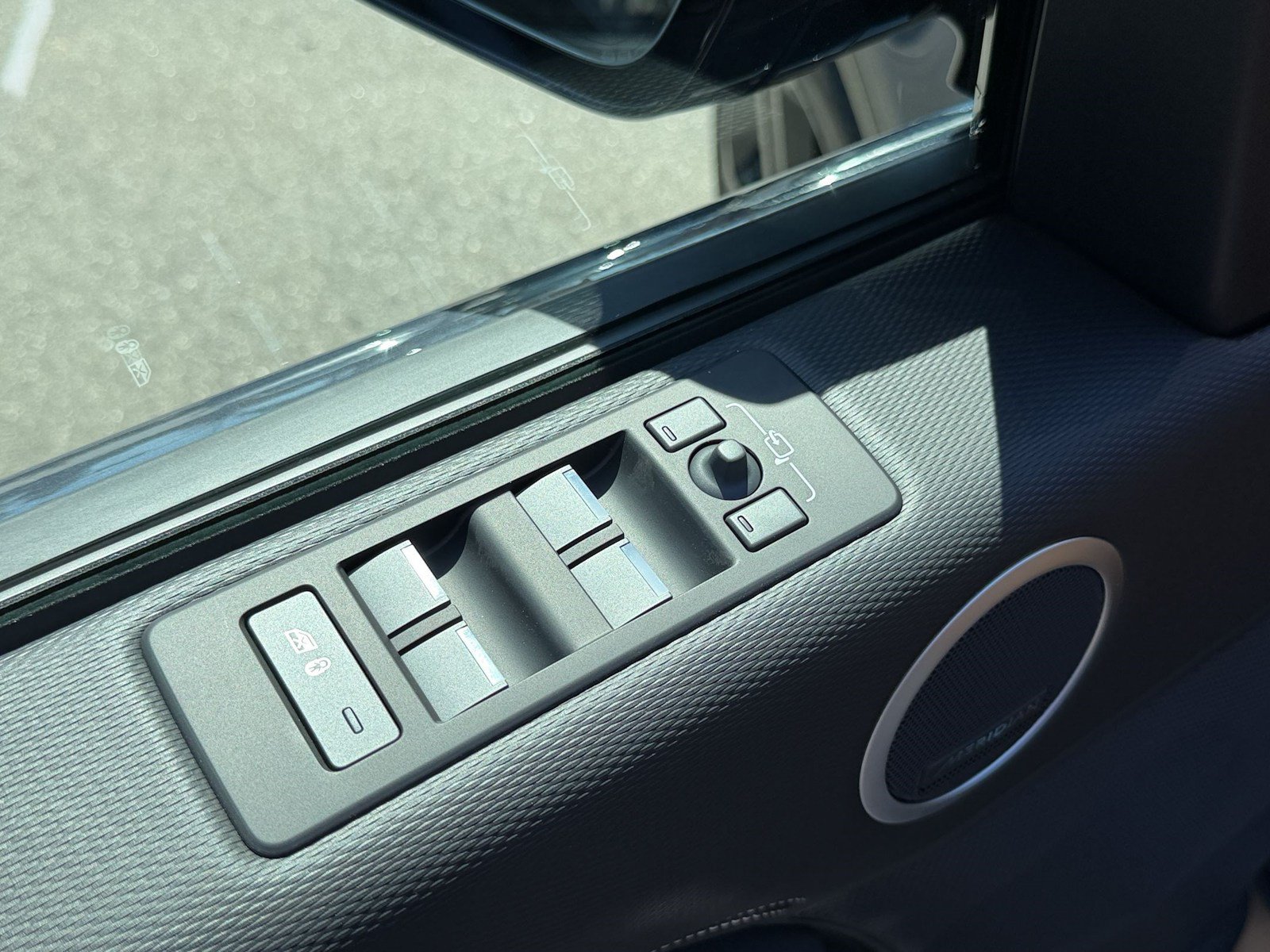 New 2026 Land Rover Discovery Limited Edition AWD/4WD image 26