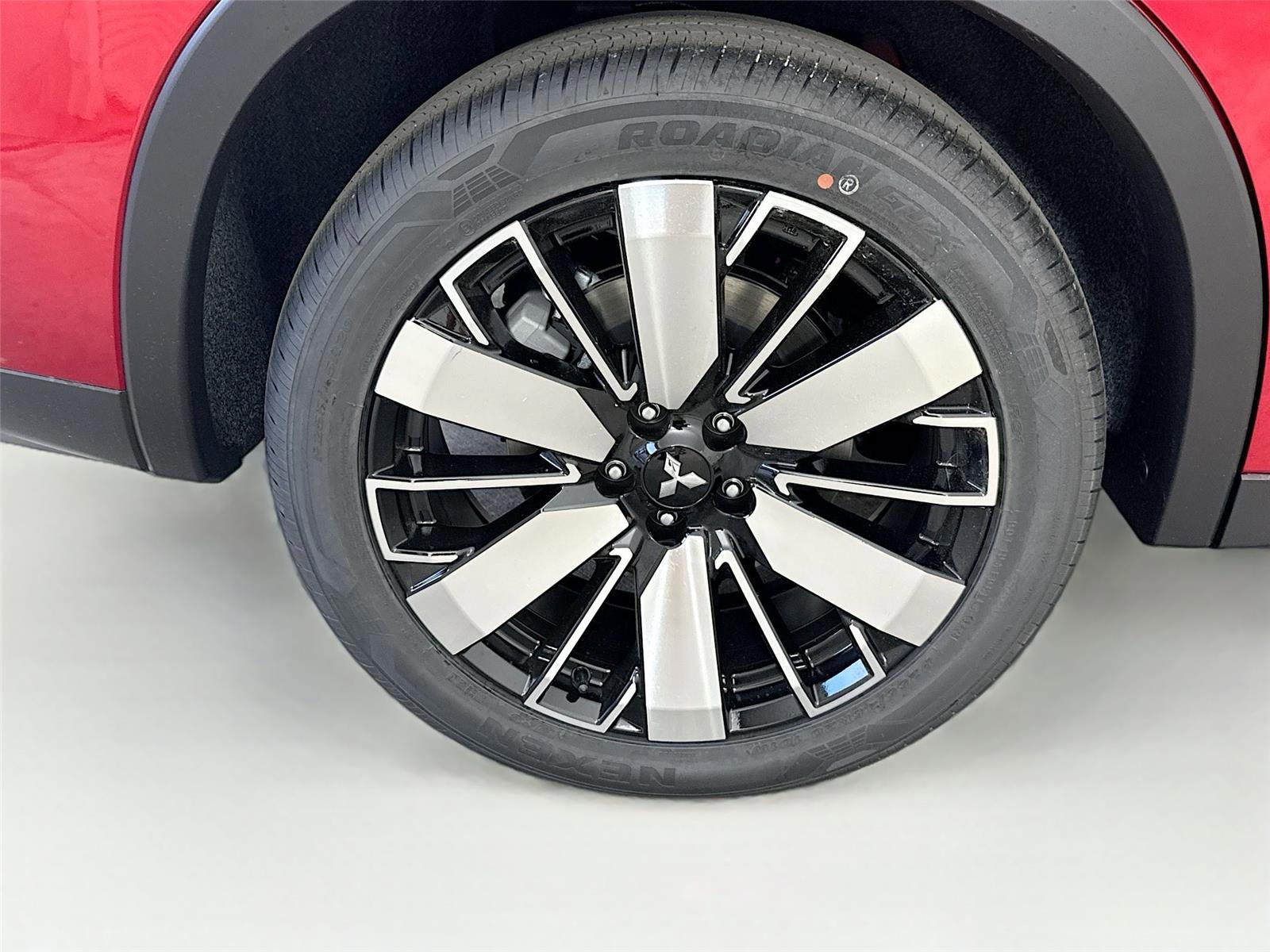 New 2026 Mitsubishi Outlander SE image 32