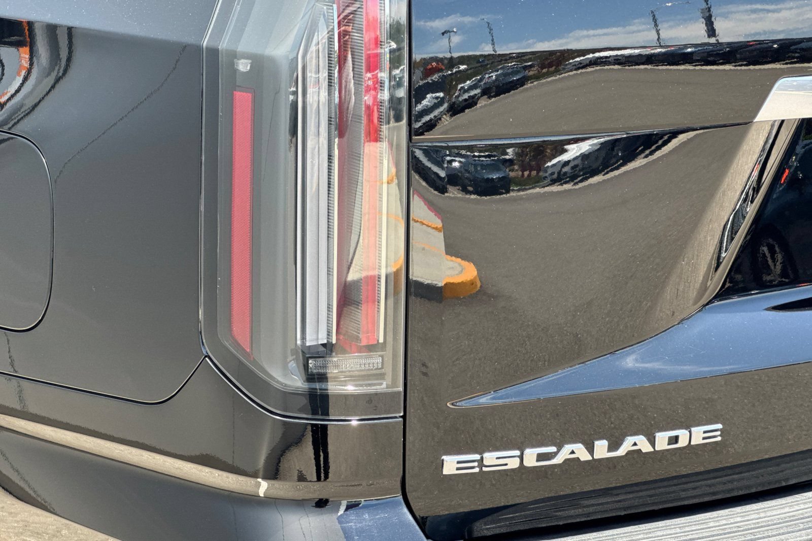 Used 2025 Cadillac Escalade ESV Luxury AWD/4WD image 32