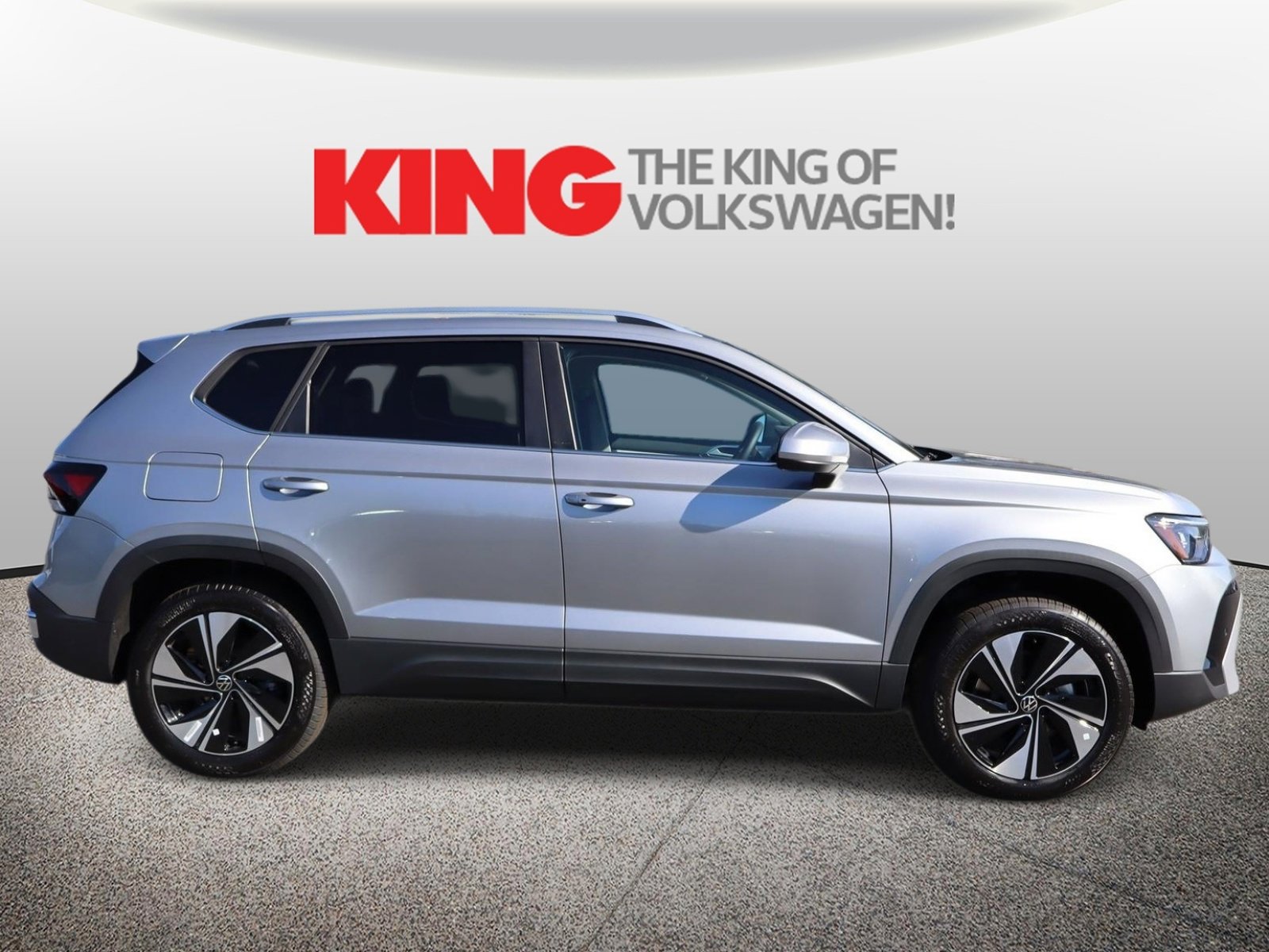 New 2026 Volkswagen Taos SE image 2