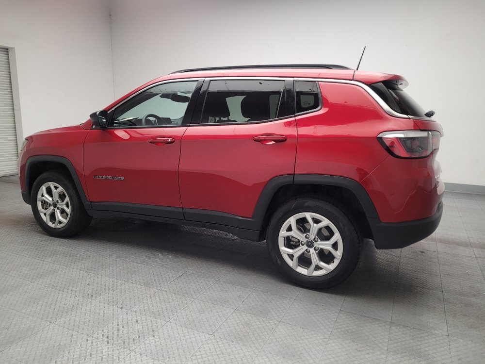 Used 2025 Jeep Compass Latitude w/ Sun & Sound Group AWD/4WD image 3
