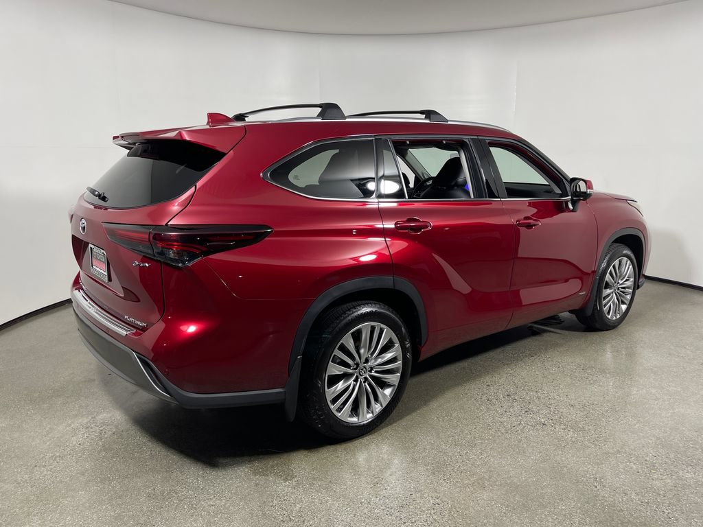 Certified 2026 Toyota Highlander Platinum AWD/4WD image 3