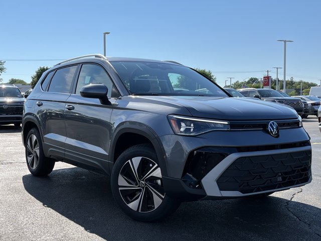 New 2026 Volkswagen Taos SE AWD/4WD image 2