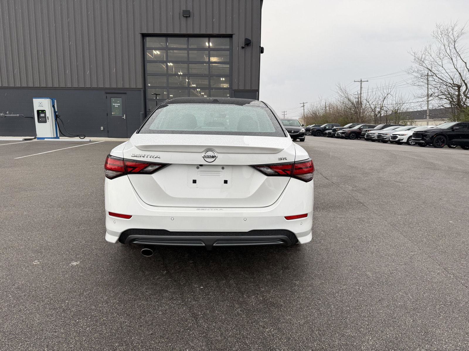 Used 2023 Nissan Sentra SR w/ SR Premium Package image 4