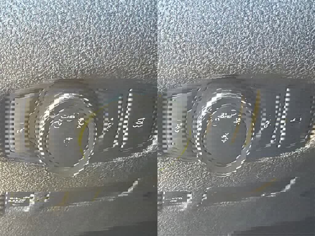 Used 2017 Lincoln Continental Reserve image 34