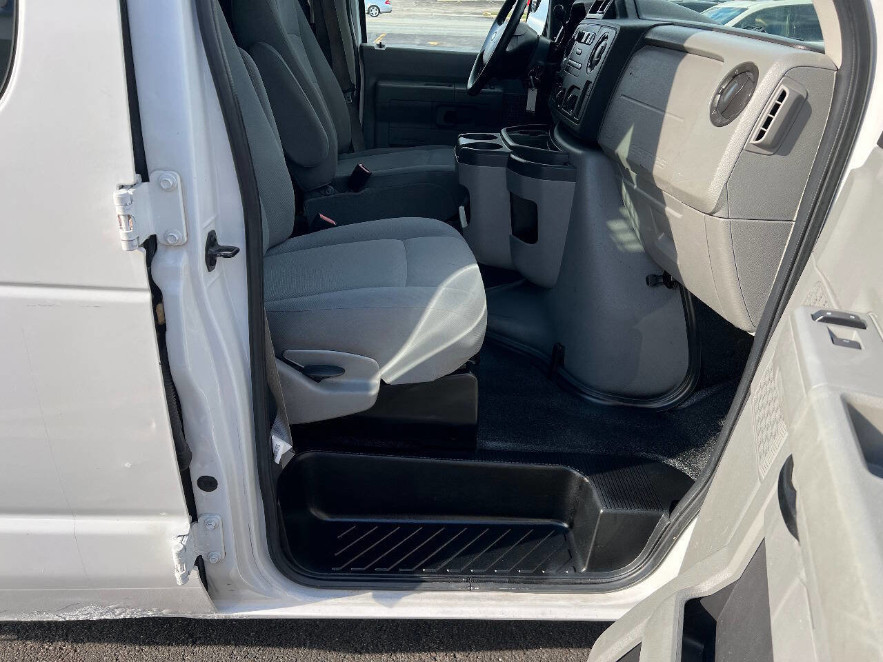 Used 2013 Ford E-250 and Econoline 250 w/ Commercial Cargo Van Pkg image 23